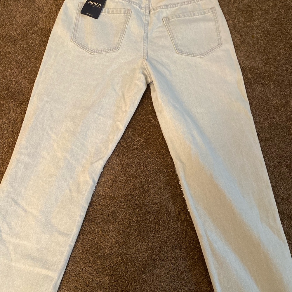 Concert Jeans 👖, ready to spice up any fit! High waist and super cute 🥰 - Picture 6 of 9